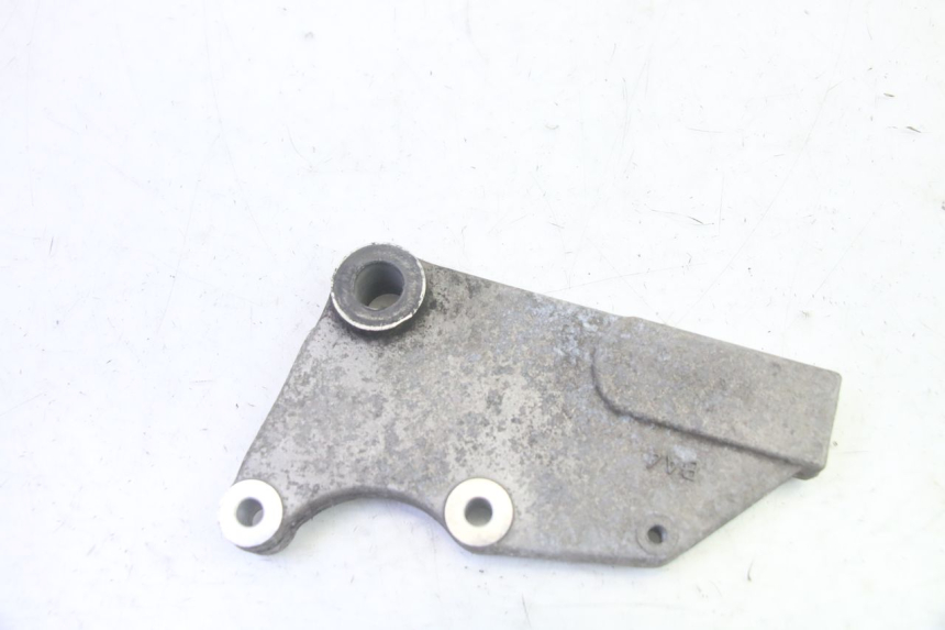 photo de SUPPORT ETRIER FREIN ARRIERE DAELIM VJ ROADWIN FI 125 (2008 - 2017) - Autre angle de vue