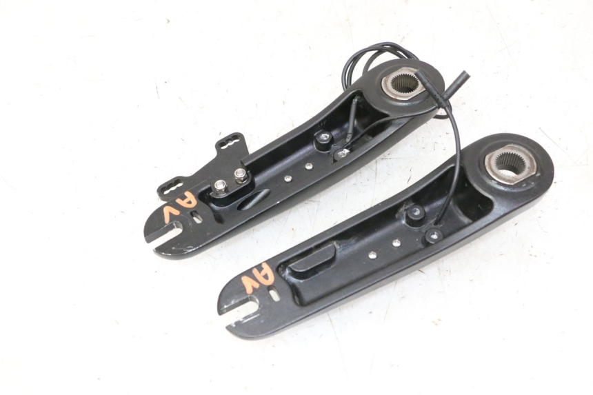 photo de SUPPORT ETRIER FREIN AVANT DUALTRON VICTOR LIMITED 1