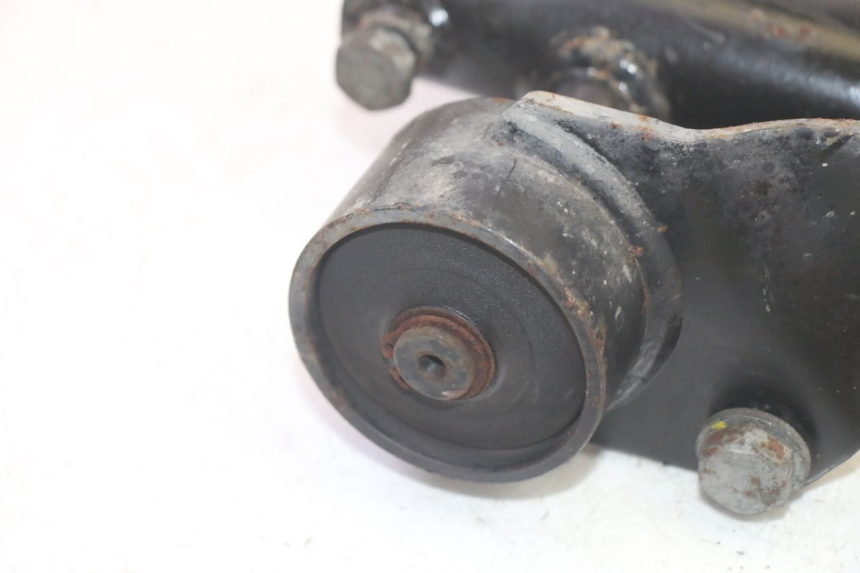 photo de SUPPORT MOTEUR PIAGGIO MP3 HPE 350 (2018 - 2020) - Gros plan technique