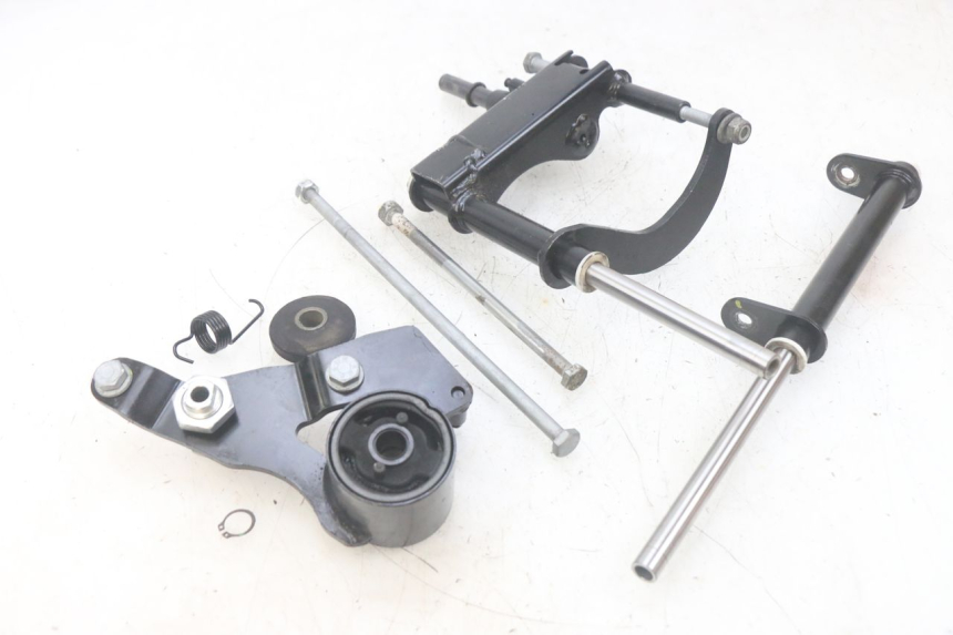 photo de SUPPORT MOTEUR PIAGGIO MP3 HPE 300 (2019 - 2026) - Autre angle de vue