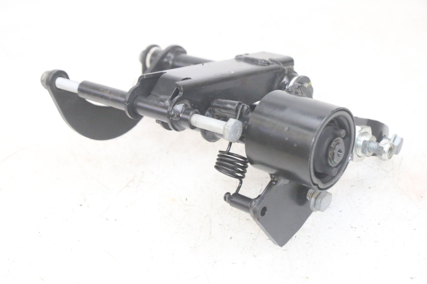 photo de SUPPORT MOTEUR PIAGGIO MP3 HPE 300 (2019 - 2026) - Gros plan technique