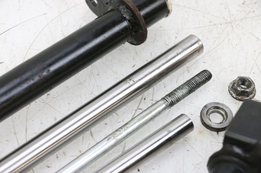 photo de SUPPORT MOTEUR PIAGGIO VESPA GTS SUPER IE 125 (2009 - 2016) - Marquages et références