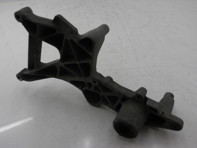 photo de SUPPORT POT  HONDA FES PANTHEON 125 (2003 - 2007)