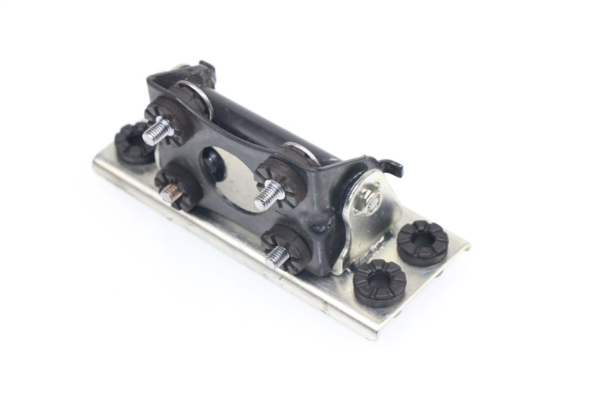 photo de SUPPORT RESERVOIR SUZUKI GSR 600 (2005 - 2012)
