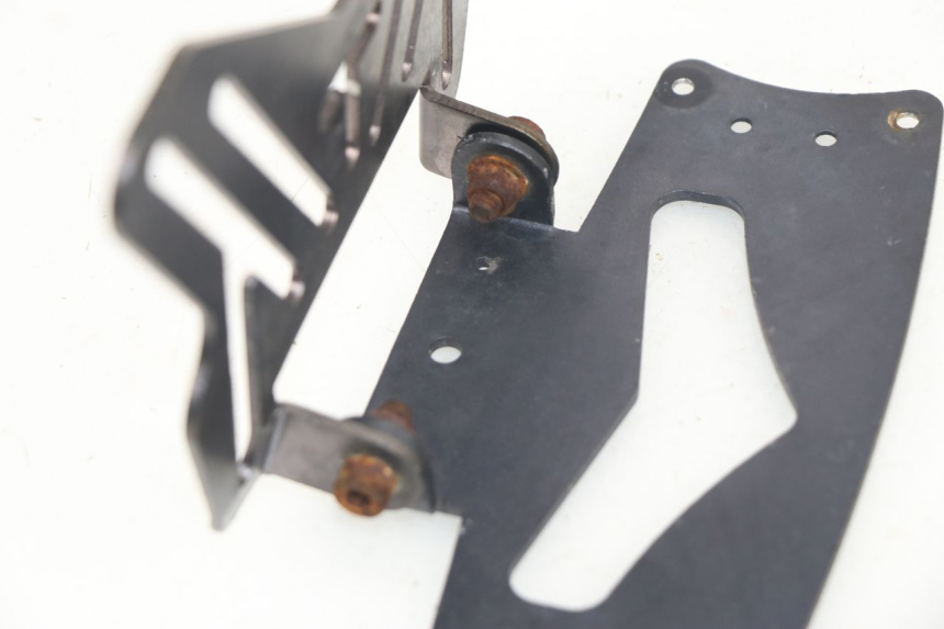 photo de SUPPORT DE PLAQUE SUZUKI GSR 750 (2011 - 2017)