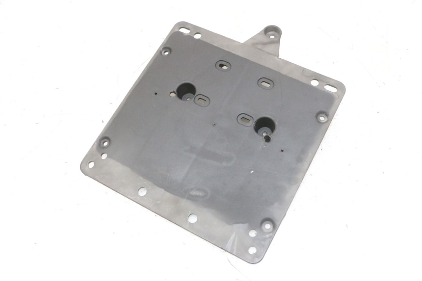 photo de SUPPORT DE PLAQUE PIAGGIO IE MP3 YOURBAN 300 (2011 - 2016)