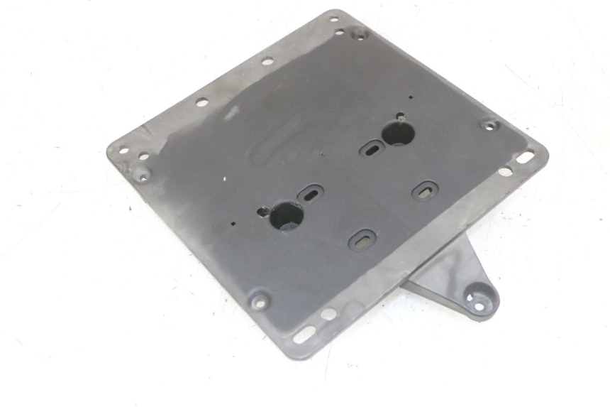 photo de SUPPORT DE PLAQUE PIAGGIO IE MP3 YOURBAN 300 (2011 - 2016)