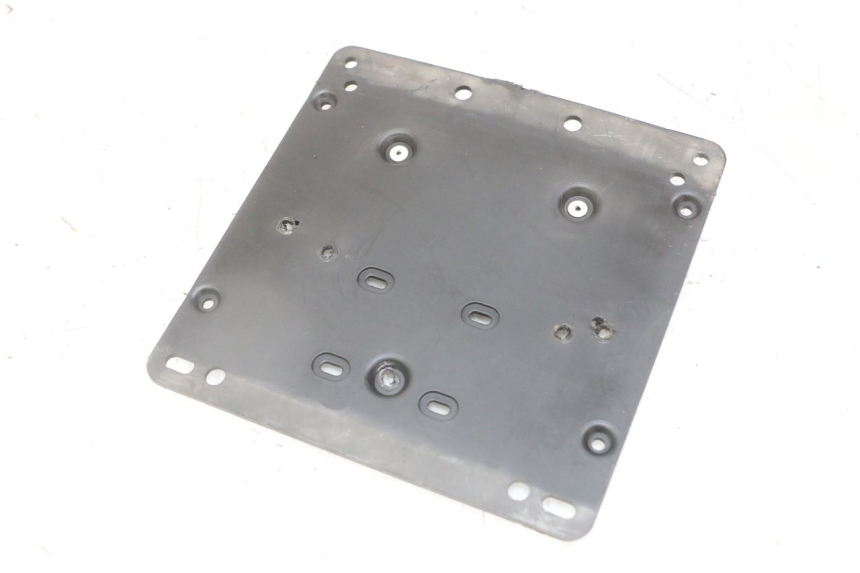 photo de SUPPORT DE PLAQUE GILERA NEXUS 125 (2009 - 2013)