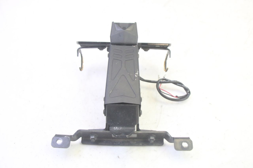 photo de SUPPORT DE PLAQUE YAMAHA TRICITY 300 (2020 - 2024) - Gros plan technique