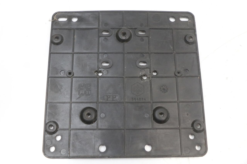 photo de SUPPORT DE PLAQUE PIAGGIO XEVO - X EVO 125 (2007 - 2016)