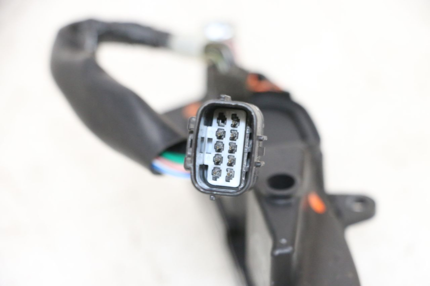 photo de TABLEAU DE BORD PIAGGIO MP3 HPE 300 (2019 - 2026) - Zoom état d’usage