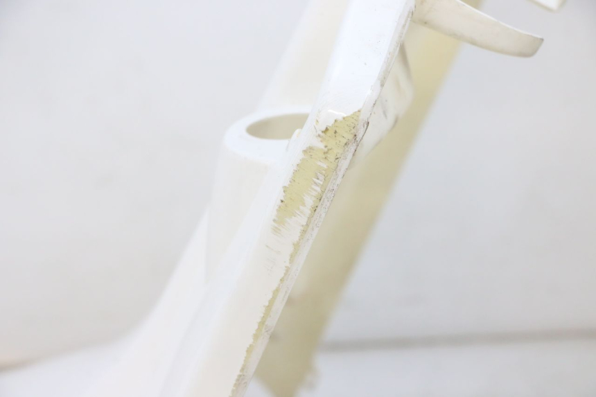 photo de TABLIER INTERIEUR MBK BOOSTER SPIRIT NAKED 50 (2004 - 2017) - Détails caractéristiques