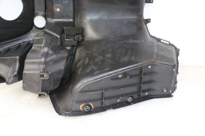 photo de TABLIER INTERIEUR SUZUKI BURGMAN 125 (2007 - 2014)