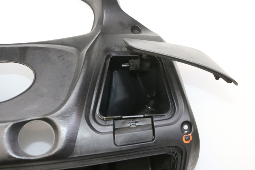 photo de TABLIER INTERIEUR SUZUKI BURGMAN 125 (2007 - 2014)