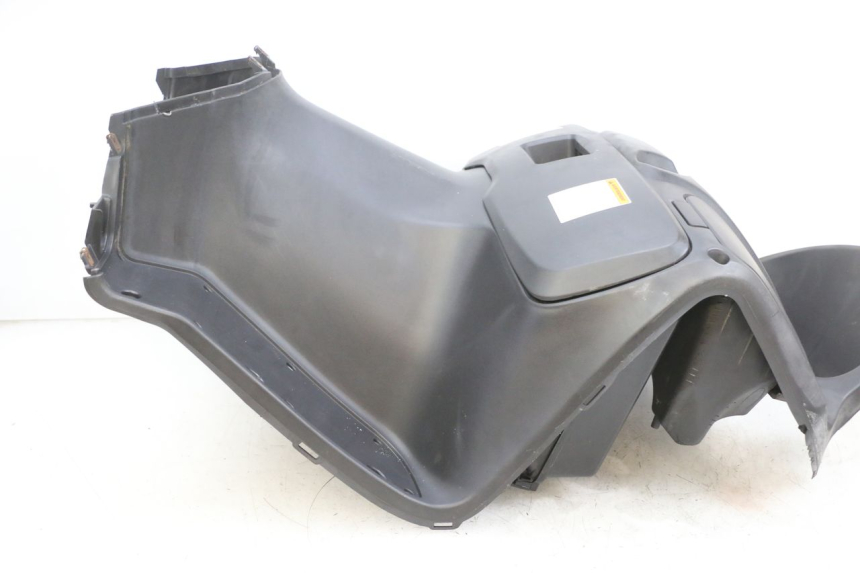 photo de TABLIER INTERIEUR SUZUKI BURGMAN 125 (2007 - 2014) - Détails caractéristiques