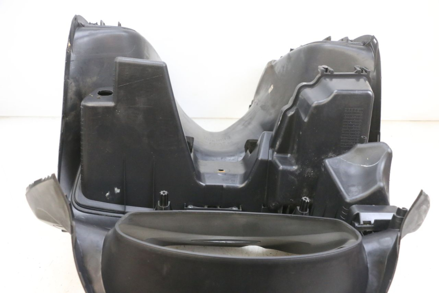 photo de TABLIER INTERIEUR SUZUKI BURGMAN 125 (2007 - 2014) - Zoom état d’usage