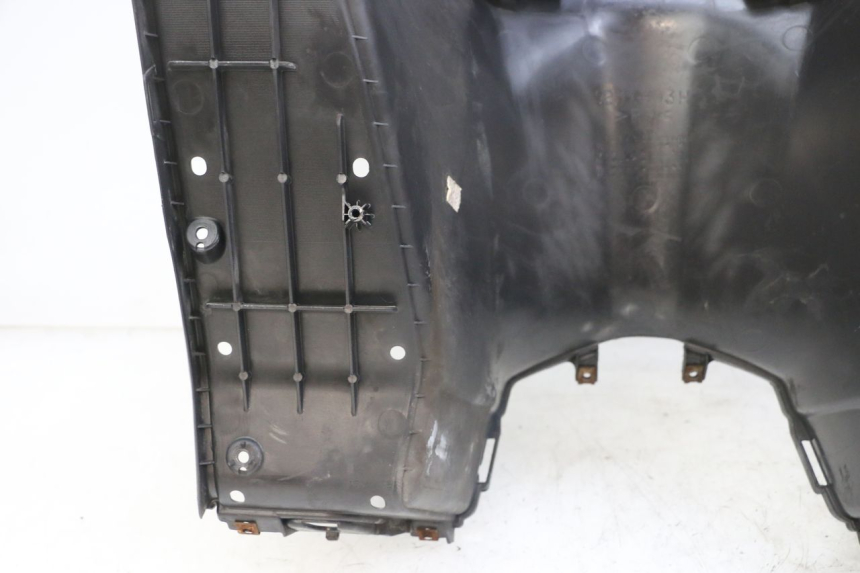 photo de TABLIER INTERIEUR SUZUKI BURGMAN 125 (2007 - 2014) - Vue d’ensemble