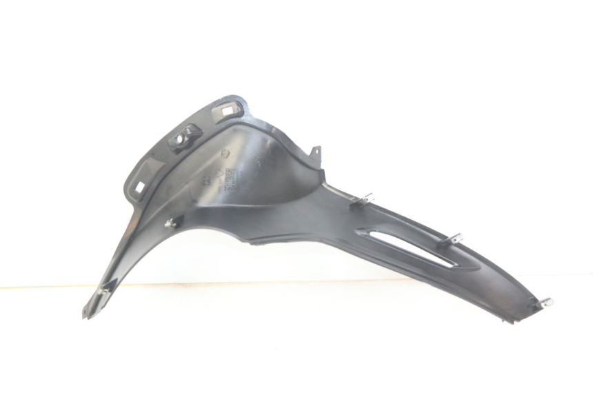 photo de TABLIER INTERIEUR DROIT PIAGGIO BEVERLY 125 (2010 - 2015)