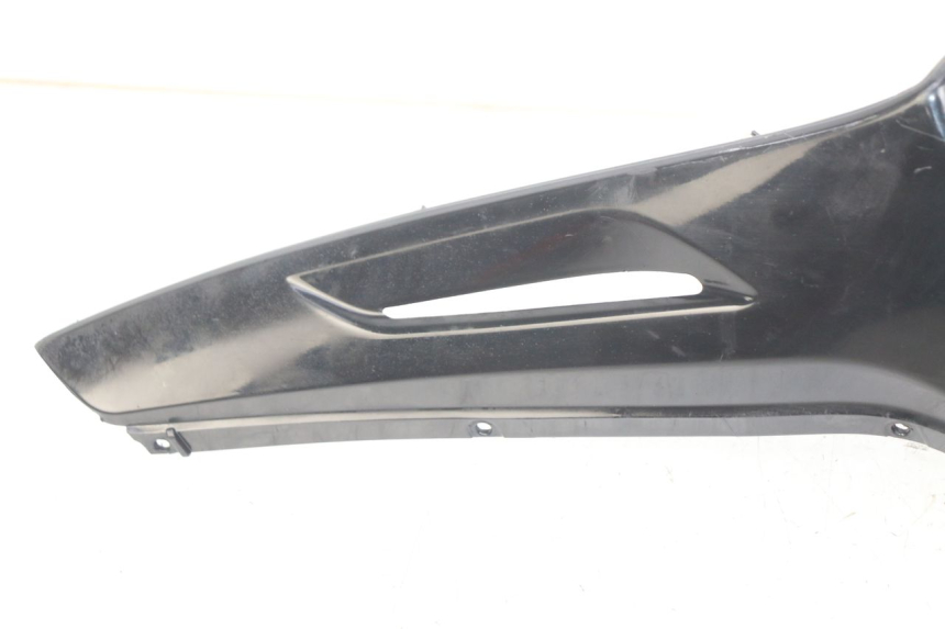 photo de TABLIER INTERIEUR DROIT PIAGGIO BEVERLY 125 (2010 - 2015)