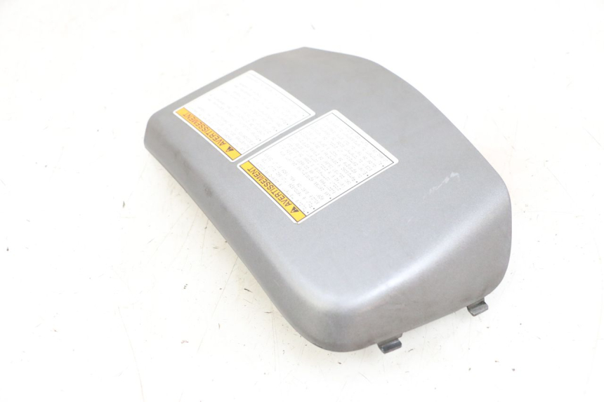 photo de TABLIER INTERIEUR GAUCHE SUZUKI BURGMAN 650 (2013 - 2020)