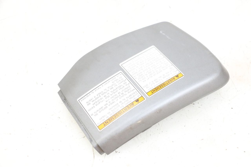 photo de TABLIER INTERIEUR GAUCHE SUZUKI BURGMAN 650 (2013 - 2020)