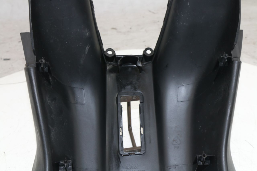 photo de TABLIER INTERIEUR INFERIEUR SYM ORBIT 50 (2008 - 2010)