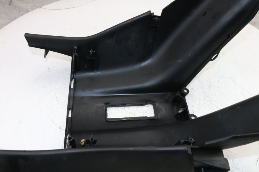 photo de TABLIER INTERIEUR INFERIEUR SYM ORBIT 50 (2008 - 2010)