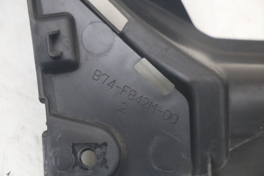 photo de TABLIER INTERIEUR INFERIEUR YAMAHA XMAX X-MAX ABS 125 (2017 - 2020)