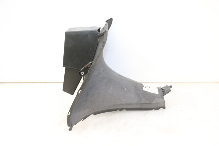 photo de TABLIER INTERIEUR INFERIEUR YAMAHA YP MAJESTY 125 (2007 - 2010)