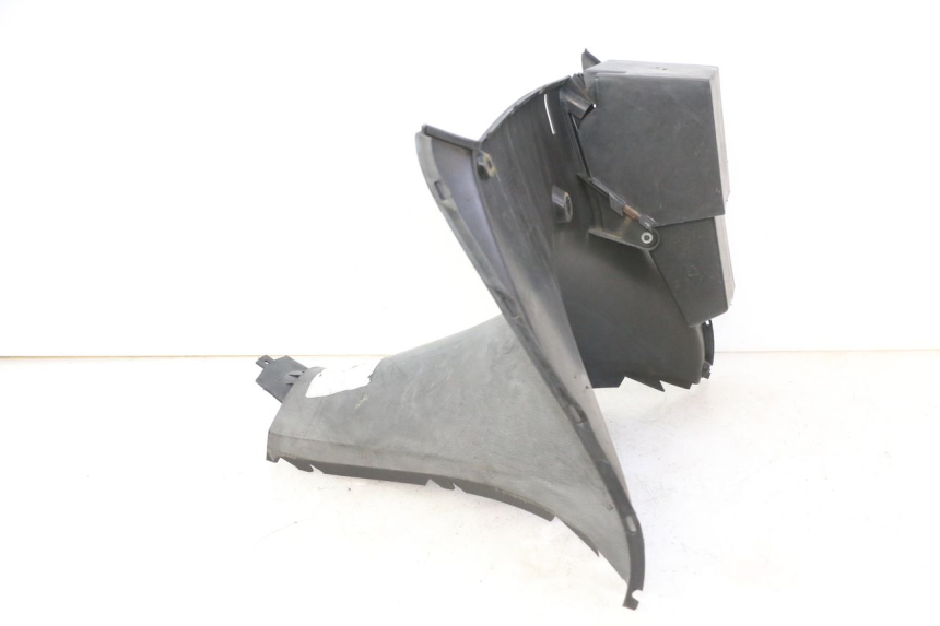 photo de TABLIER INTERIEUR INFERIEUR YAMAHA YP MAJESTY 125 (2007 - 2010)