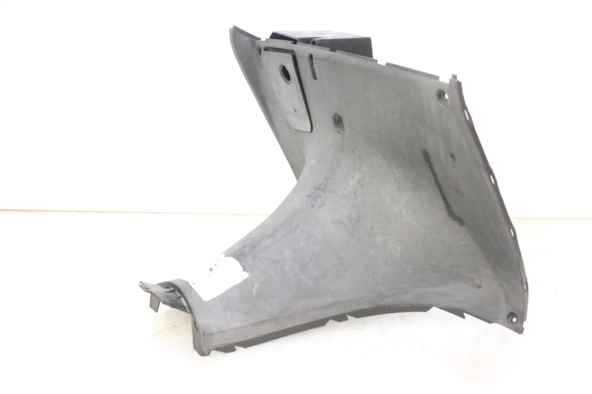 photo de TABLIER INTERIEUR INFERIEUR YAMAHA YP MAJESTY 125 (2007 - 2010)