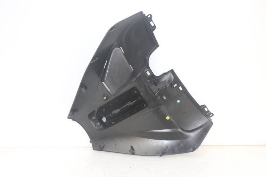 photo de TABLIER INTERIEUR PIAGGIO MP3 HPE 300 (2019 - 2026) - Gros plan technique