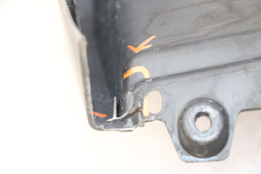 photo de TABLIER INTERIEUR PIAGGIO MP3 RL 250 (2007 - 2010)