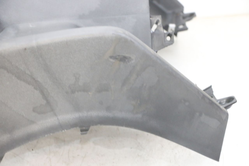 photo de TABLIER INTERIEUR PIAGGIO MP3 RL 250 (2007 - 2010) - Points de fixation