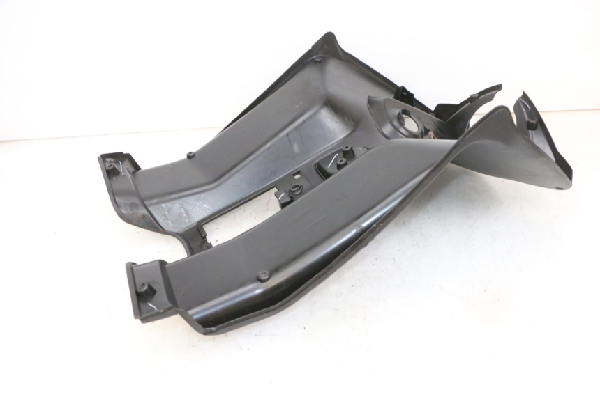 photo de TABLIER INTERIEUR PIAGGIO NEW TYPHOON 50 (2018 - 2021) - Points de fixation