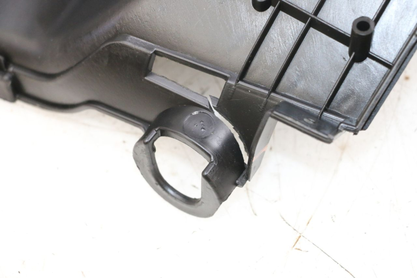 photo de TABLIER INTERIEUR JM MOTORS SANTANA 50 (2014 - 2023) - Gros plan technique