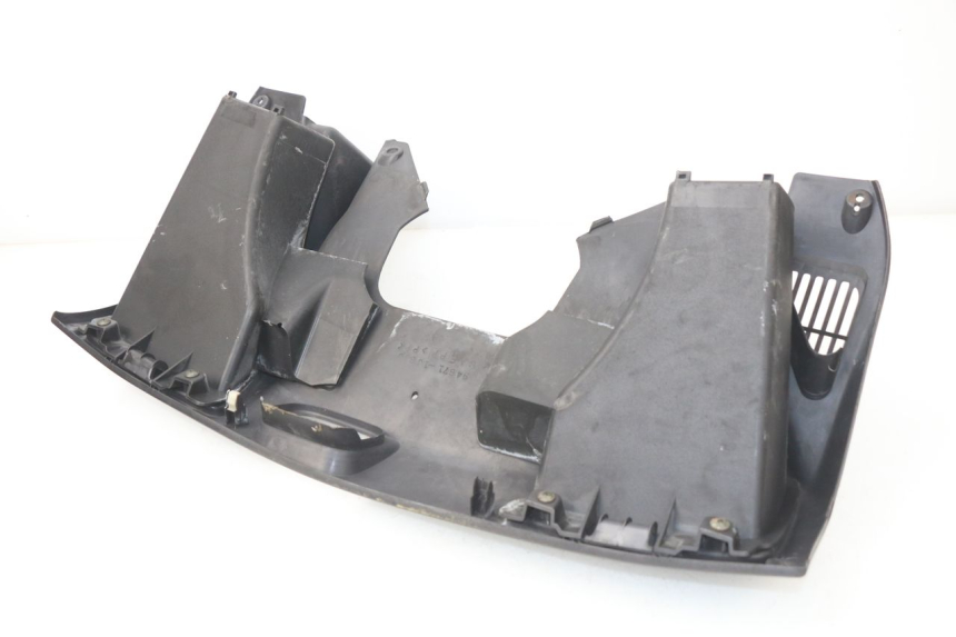 photo de TABLIER INTERIEUR SUPERIEUR SUZUKI BURGMAN 650 (2002 - 2004)