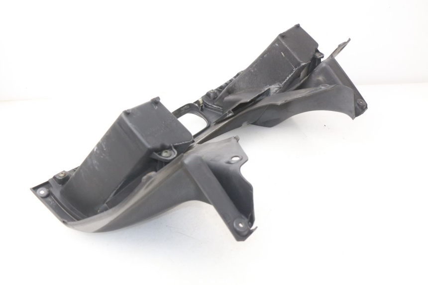 photo de TABLIER INTERIEUR SUPERIEUR SUZUKI BURGMAN 650 (2002 - 2004)