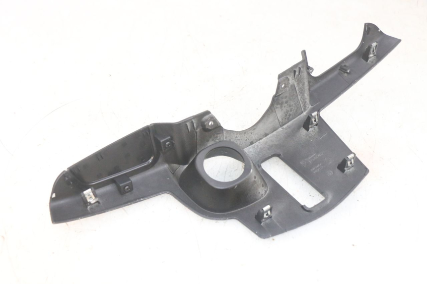 photo de TABLIER INTERIEUR SUPERIEUR PIAGGIO MP3 HPE 300 (2019 - 2026) - Zoom état d’usage