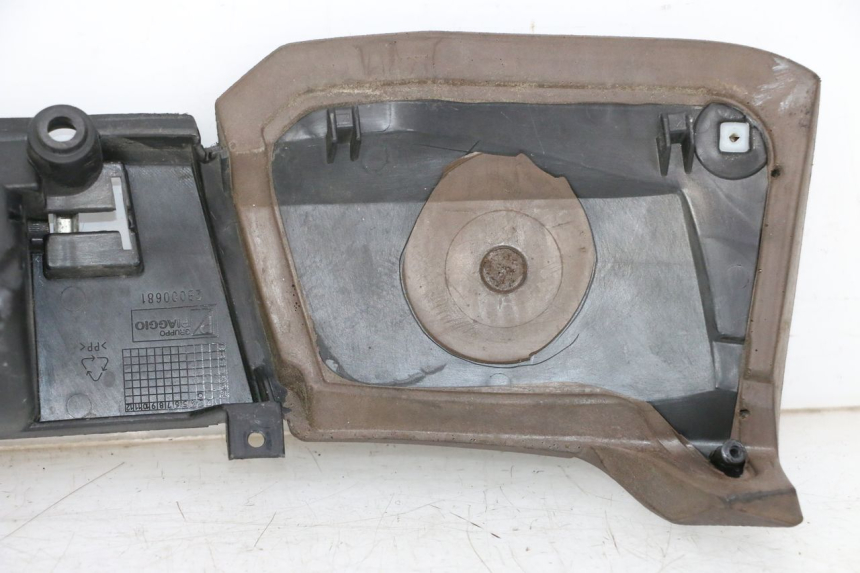 photo de TABLIER INTERIEUR SUPERIEUR PIAGGIO MP3 500 (2014 - 2016)