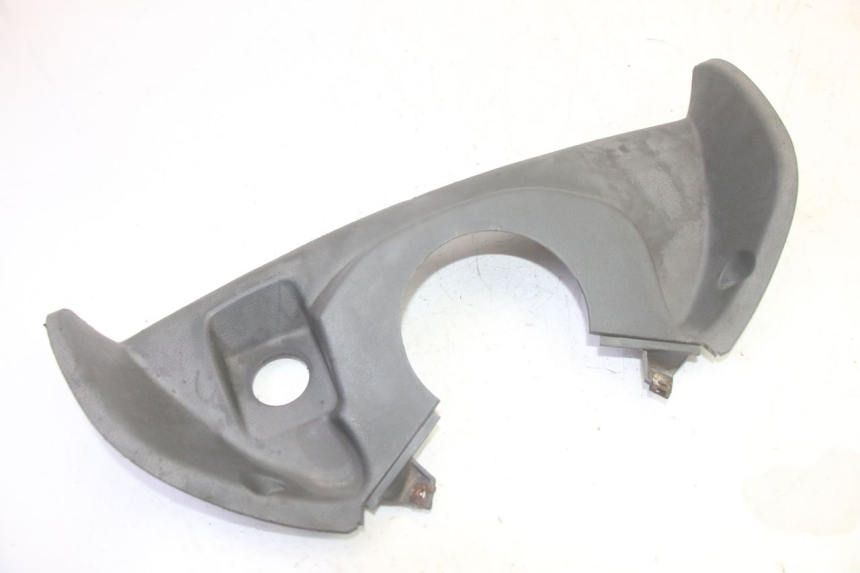 photo de TABLIER INTERIEUR SUPERIEUR YAMAHA YP MAJESTY 125 (2002 - 2006) - Zoom état d’usage