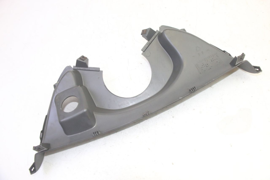 photo de TABLIER INTERIEUR SUPERIEUR YAMAHA YP MAJESTY 125 (2002 - 2006) - Autre angle de vue