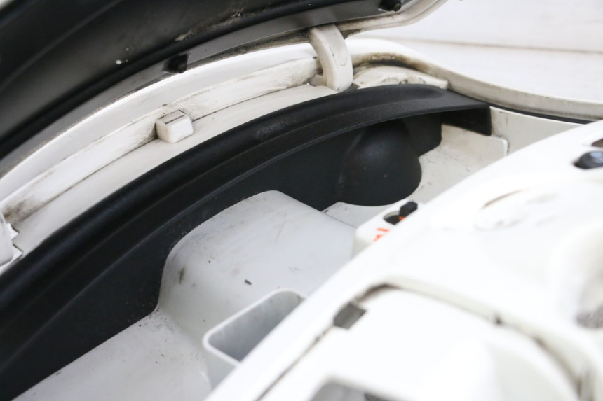 photo de TABLIER INTERIEUR PIAGGIO VESPA GTS SUPER IE 125 (2009 - 2016) - Vue rapprochée