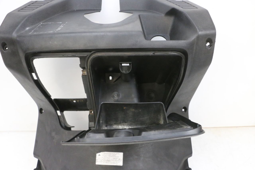 photo de TABLIER INTERIEUR YAMAHA XMAX X-MAX 125 (2006 - 2009) - Vue rapprochée