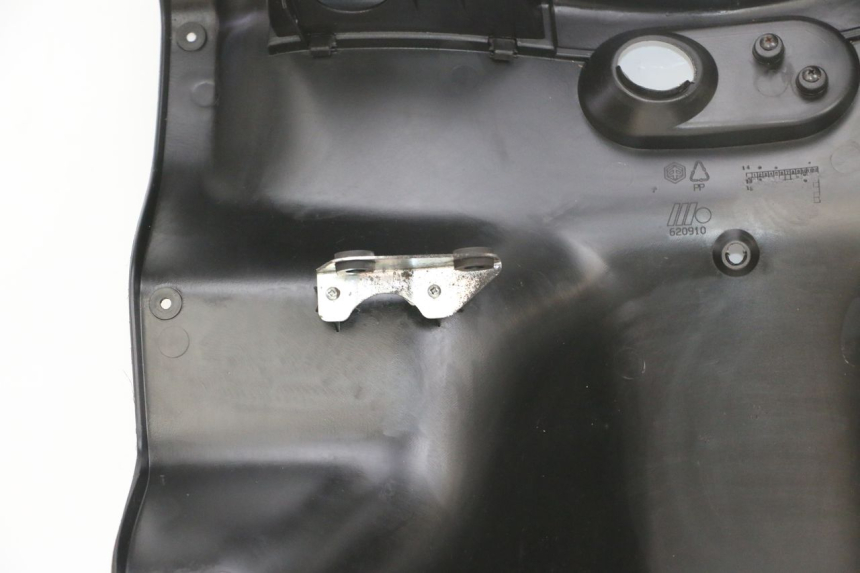 photo de TABLIER INTERIEUR PIAGGIO XEVO - X EVO 125 (2007 - 2016) - Zoom qualité