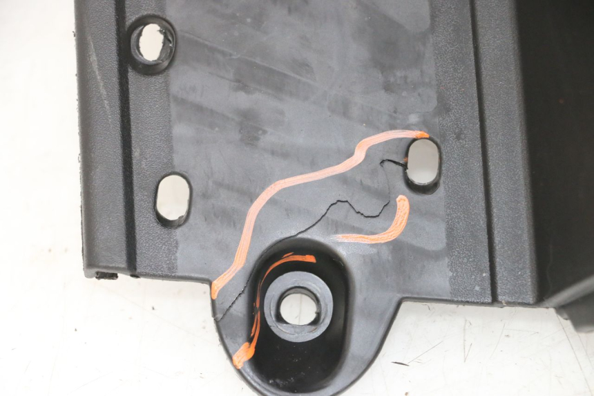 photo de TABLIER INTERIEUR PIAGGIO XEVO - X EVO 125 (2007 - 2016) - Points de fixation