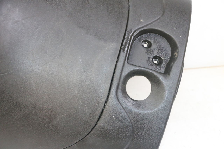 photo de TABLIER INTERIEUR PIAGGIO ZIP 4T 50 (2018 - 2020) - Gros plan technique