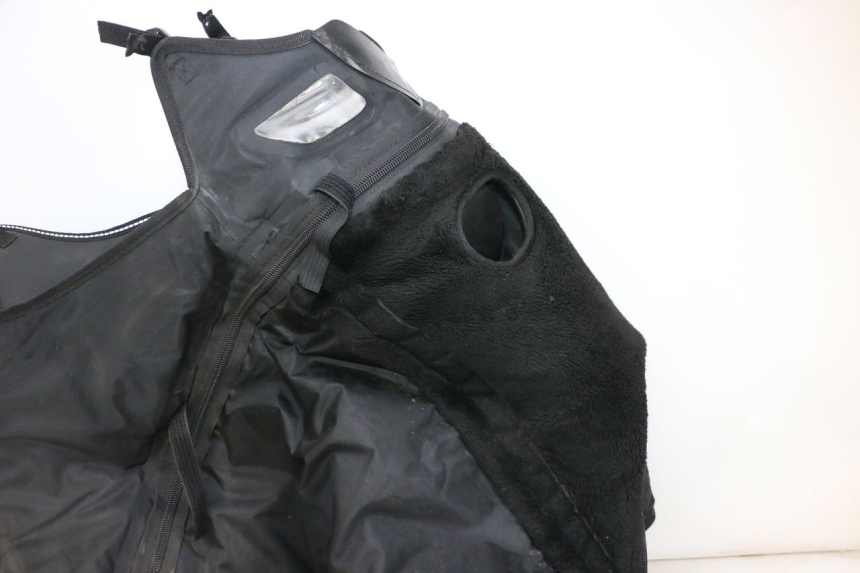 photo de TABLIER PROTECTION PIAGGIO MP3 HPE 300 (2019 - 2026) - Détails caractéristiques