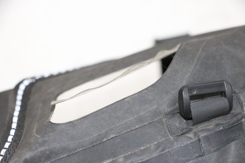 photo de TABLIER PROTECTION PIAGGIO MP3 HPE 300 (2019 - 2026) - Zoom état d’usage