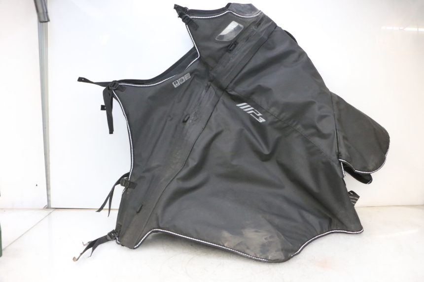 photo de TABLIER PROTECTION PIAGGIO MP3 HPE 300 (2019 - 2026) - Gros plan technique